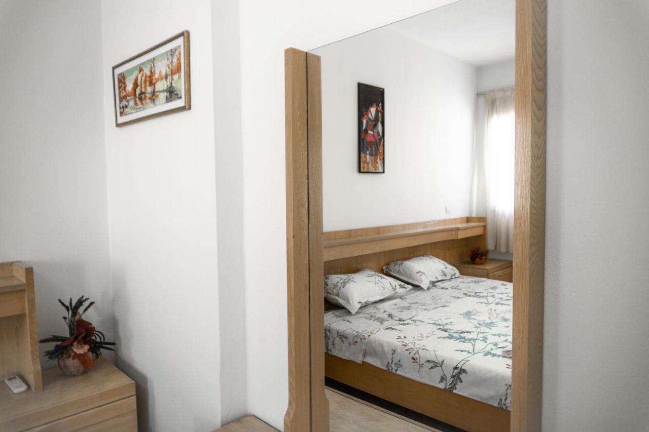 City Center Two Private Bedrooms Near Scanderbeg Square On Shared Apartment Tirana Exterior photo