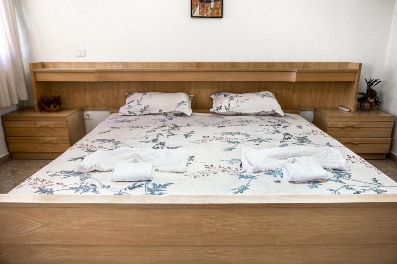 City Center Two Private Bedrooms Near Scanderbeg Square On Shared Apartment Tirana Exterior photo