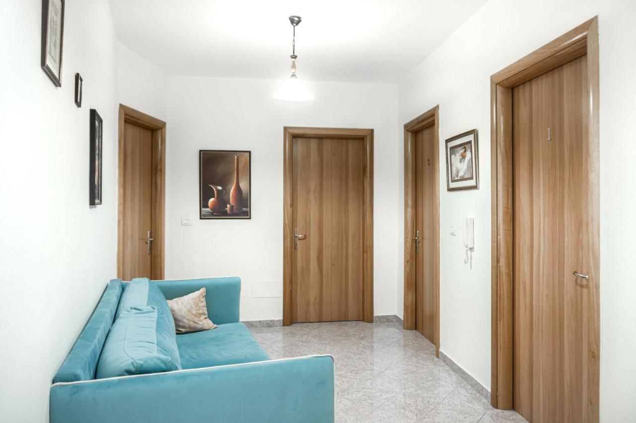 City Center Two Private Bedrooms Near Scanderbeg Square On Shared Apartment Tirana Exterior photo