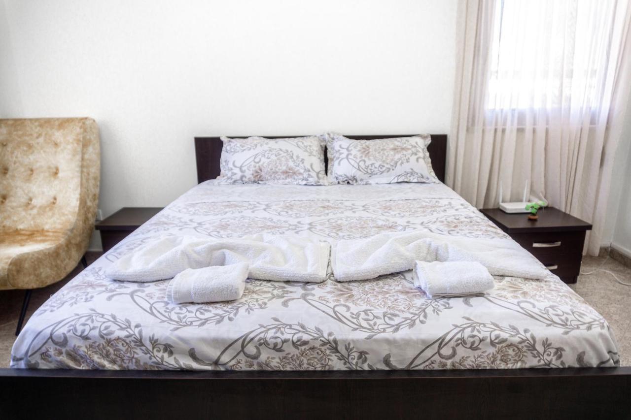 City Center Two Private Bedrooms Near Scanderbeg Square On Shared Apartment Tirana Exterior photo
