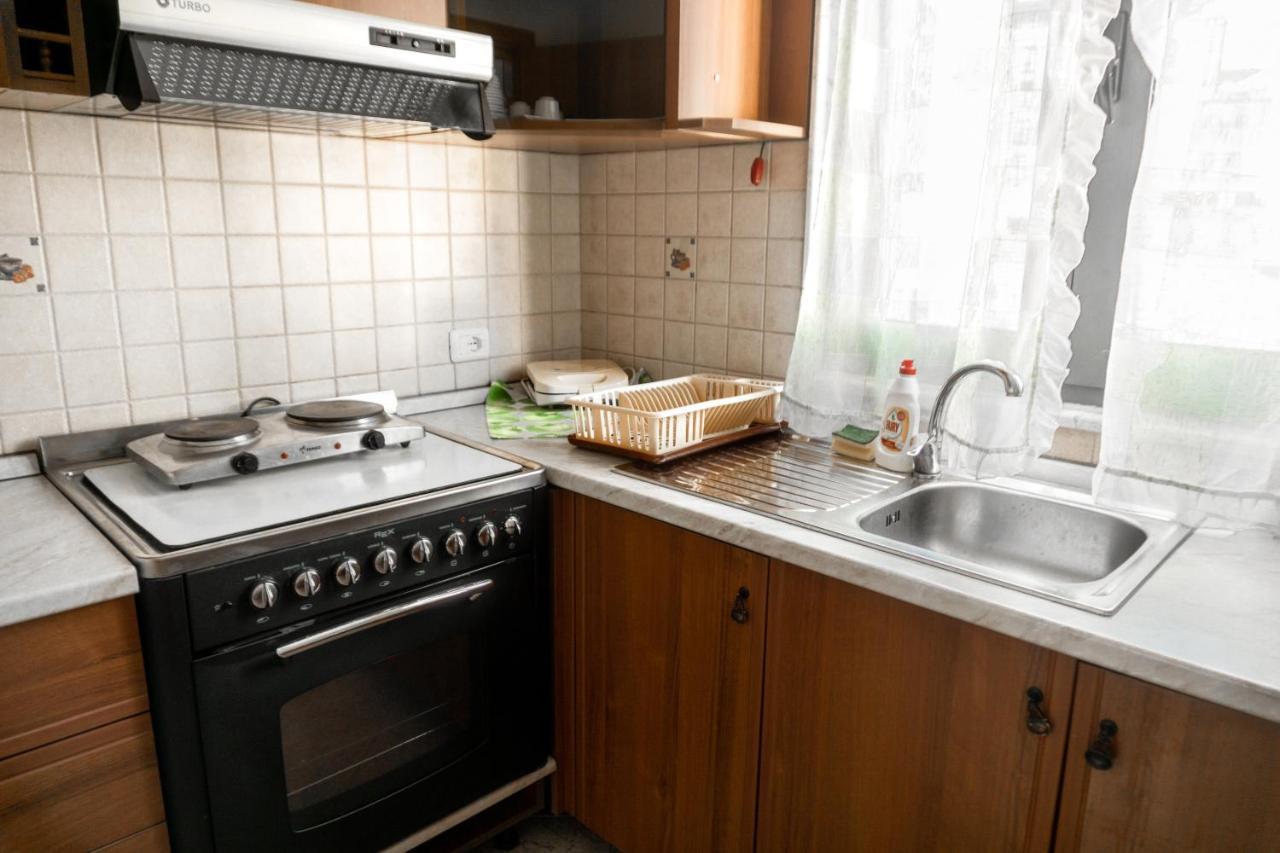 City Center Two Private Bedrooms Near Scanderbeg Square On Shared Apartment Tirana Exterior photo