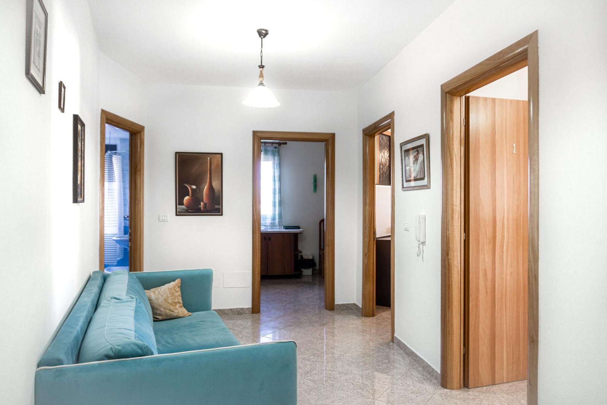 City Center Two Private Bedrooms Near Scanderbeg Square On Shared Apartment Tirana Exterior photo